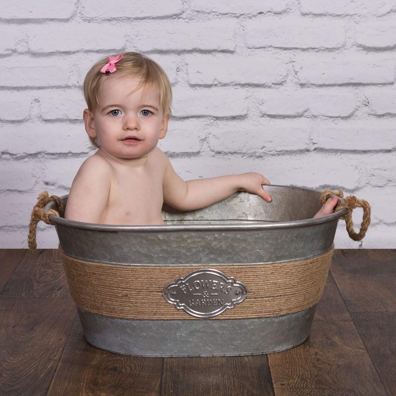 Emilie Saville in the bath